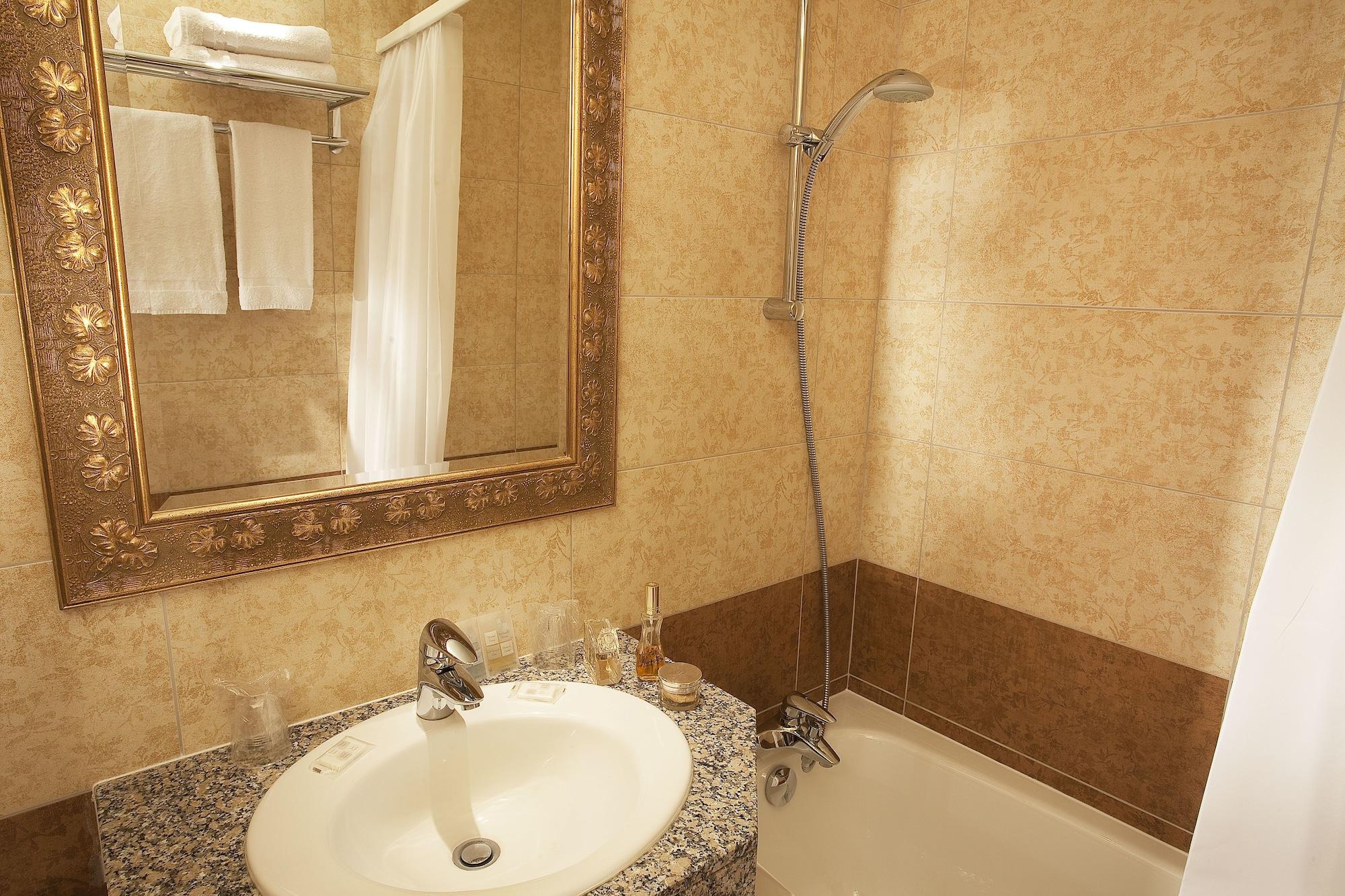 Hotel D'Albion ปารีส ภายนอก รูปภาพ