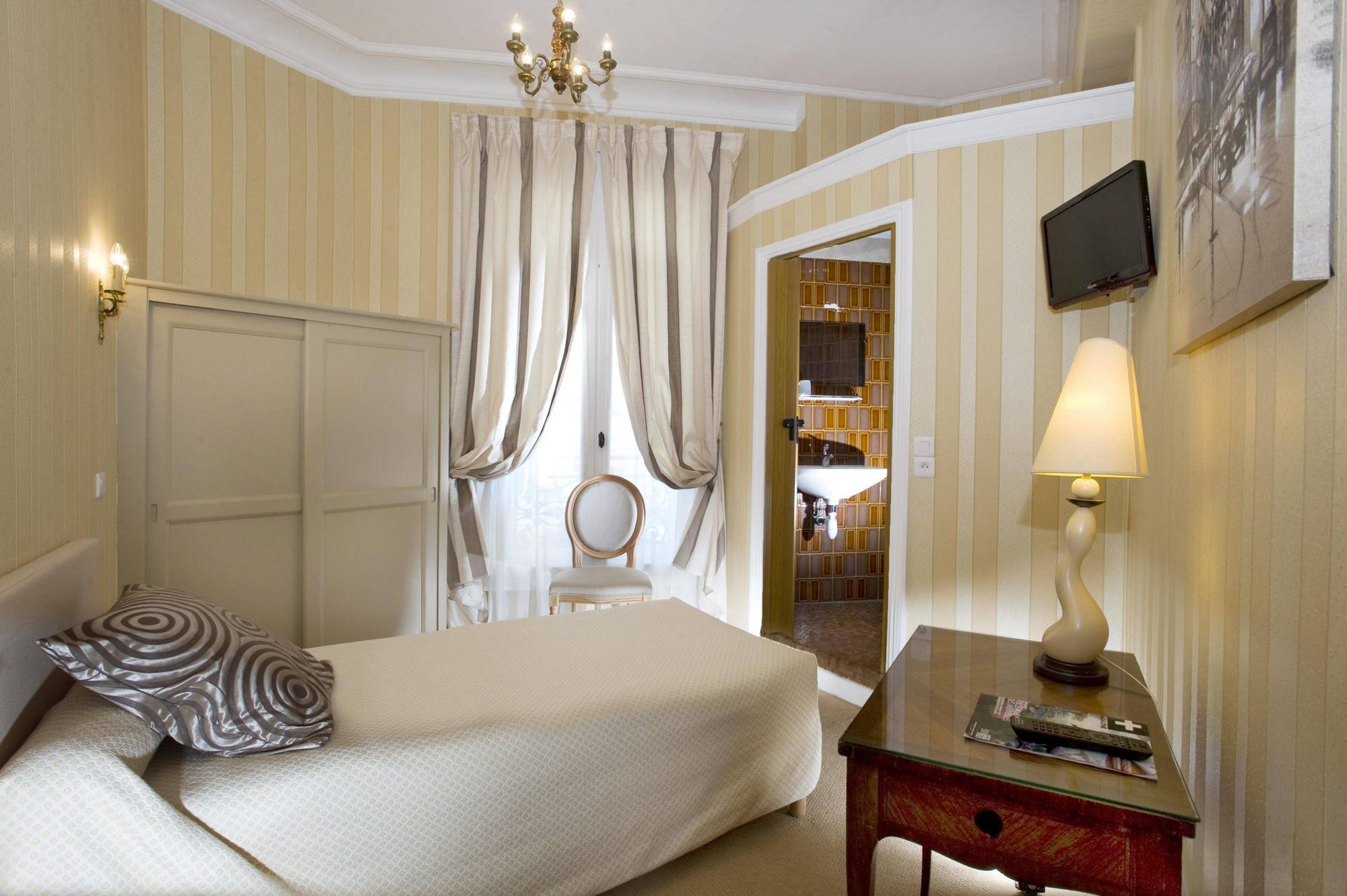 Hotel D'Albion ปารีส ภายนอก รูปภาพ