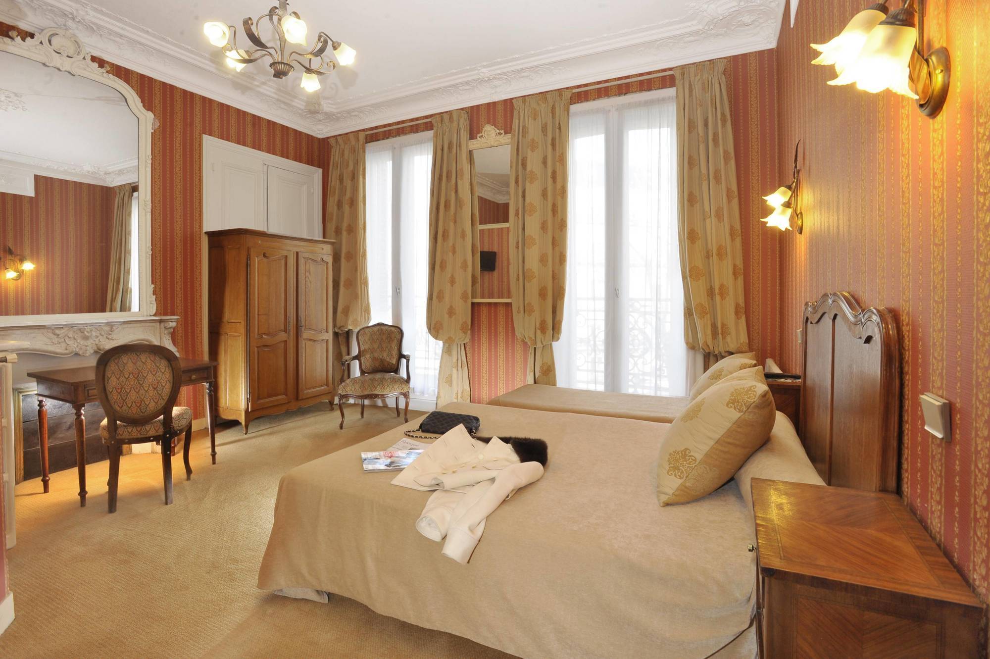 Hotel D'Albion ปารีส ภายนอก รูปภาพ